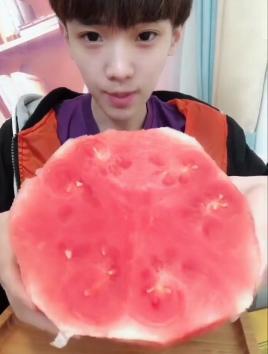 吃瓜直播帅哥视频,揭秘吃瓜帅哥的精彩瞬间