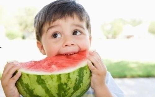 可乐吃瓜宝宝,宝宝快乐成长记