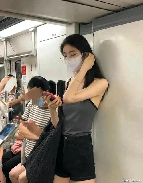 地铁ai女子吃瓜,揭秘都市生活里的趣味瞬间
